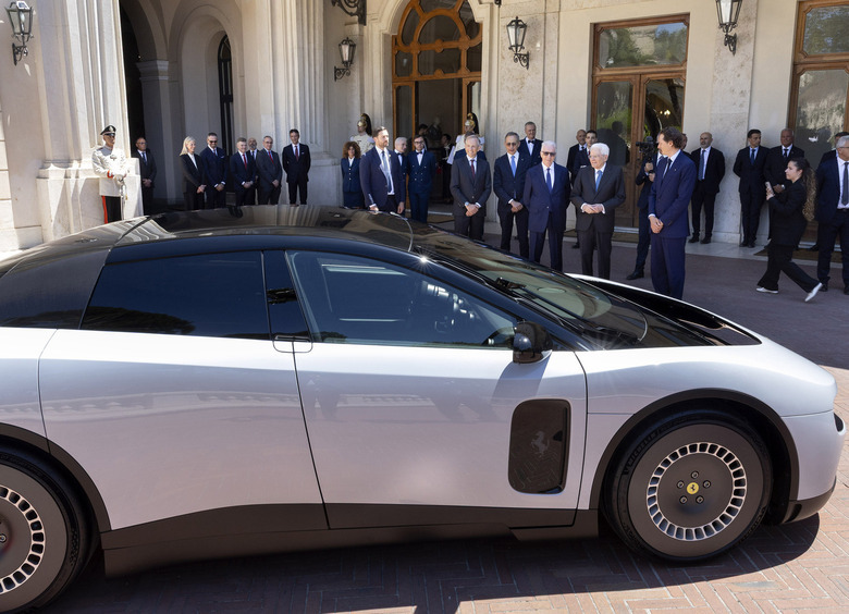 Изображение Фиаско Ferrari: дебют первого электрокара в истории марки обрушил ее акции