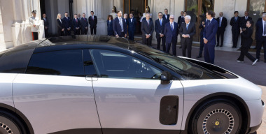 Фиаско Ferrari: дебют первого электрокара в истории марки обрушил ее акции