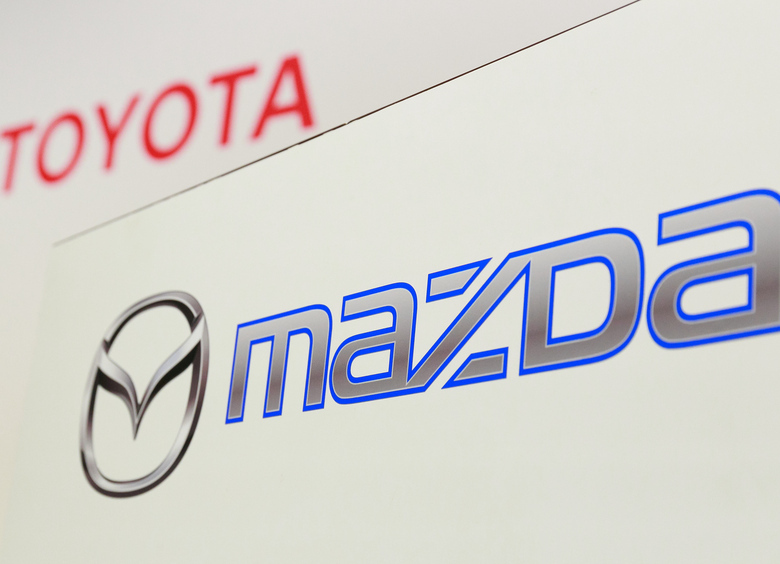 Россияне бросились скупать автомобили Toyota и Mazda
