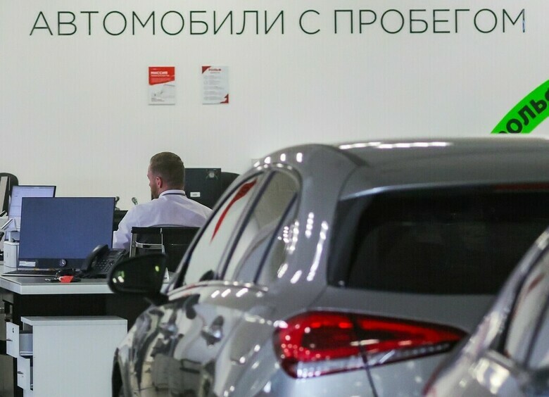 Ввоз легковушек с пробегом в Россию упал впервые с начала прошлой весны