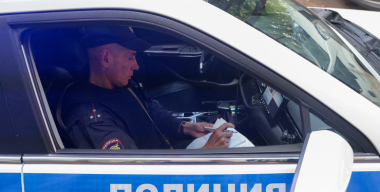 Пьяная автоледи без «прав» устроила истерику инспекторам ГАИ и порвала протокол