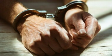 Полиция раскрыла давнее убийство женщины под колесами автобуса