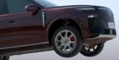 Вирусные краш-тесты: как и зачем китайцы превращают испытания своих авто в шоу