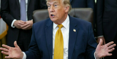 Военная машина: Трамп переводит американский автопром на выпуск оружия