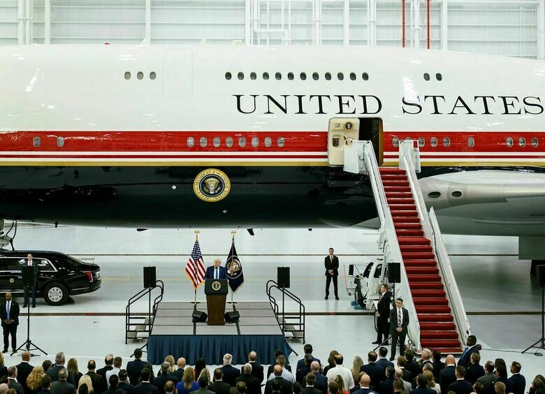 «Трампушка»: президент США наделает ракетных снарядов из пикапов