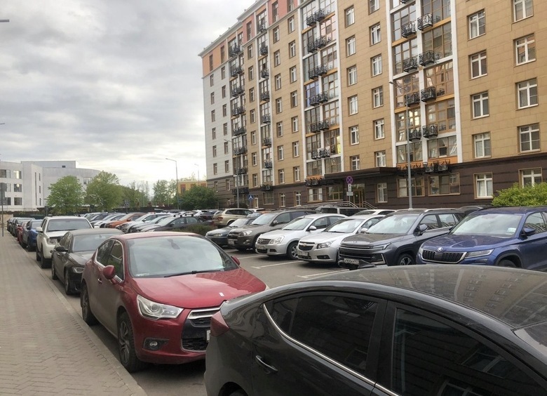 Названы регионы России, где чаще всего повреждают припаркованные машины
