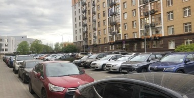 Названы регионы России, где чаще всего повреждают припаркованные машины