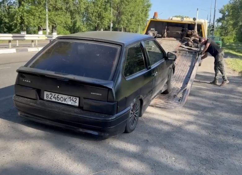 Изображение Шутка с ногами в окне автомобиля стоила любителю соцсетей машины