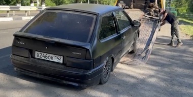 Шутка с ногами в окне автомобиля стоила любителю соцсетей машины