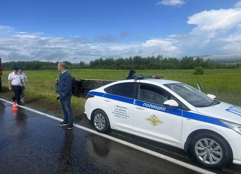 Изображение Автобус с 27 детьми опрокинулся из-за девушки, которая уснула за рулем