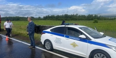 Автобус с 27 детьми опрокинулся из-за девушки, которая уснула за рулем