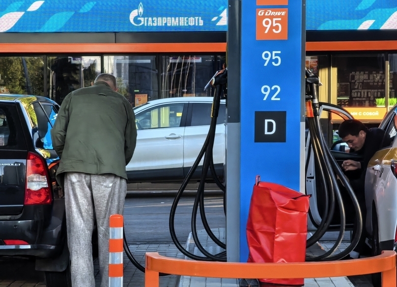 Бензина нет: как топливный кризис «продает» электромобили, гибридные авто и ГБО