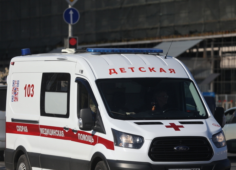 Изображение В раскаленной легковушке нашли младенца, мать появилась только через 40 минут