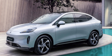 В России начались продажи электрического кроссовера GAC Hyptec HT