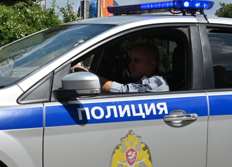 Изображение 14-летний школьник с друзьями устроил гонки на авто с двумя экипажами ДПС
