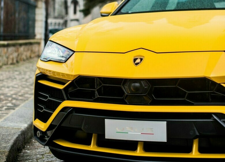 Изображение Популярную тиктокершу застрелили в ярко-зеленом Lamborghini