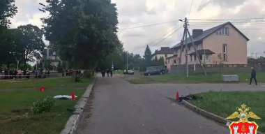 Пьяный водитель на «Мерседесе» сбил семью на тротуаре, погиб ребенок