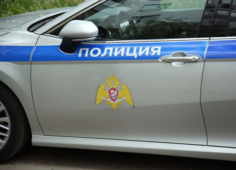 Изображение Ревнивец с кирпичом разбил иномарку бывшей жены на глазах у соседей