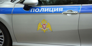 Ревнивец с кирпичом разбил иномарку бывшей жены на глазах у соседей