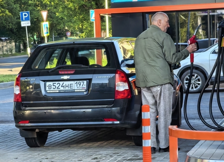 Эксперты назвали продажу бензина по номерам болезненной, но необходимой мерой