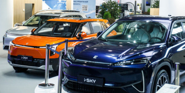 В России задумались о снижении субсидий на гибридные авто и электрокары