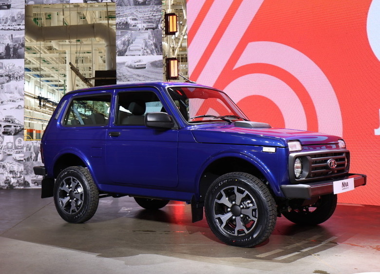 На конвейер встала обновленная LADA Niva Legend