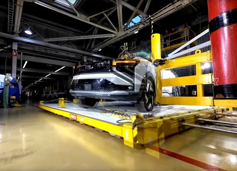АВТОВАЗ разбил кроссовер LADA Azimut о столб