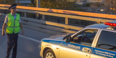 В Пушкинском районе Петербурга водитель сбила двух дорожных рабочих