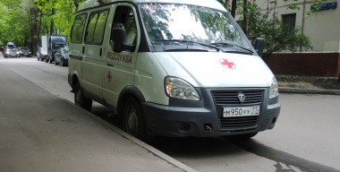 В Петербурге госпитализировали пенсионера, разгромившего чужие авто