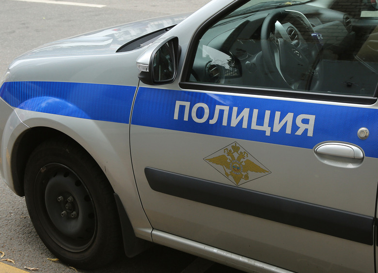 Изображение Трехлетний мальчик выпал из Honda на ходу, пока мать гоняла по городу