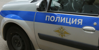 Трехлетний мальчик выпал из Honda на ходу, пока мать гоняла по городу