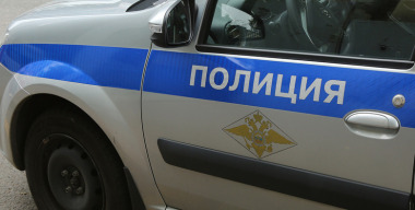 Охранник ударил топором сотрудника автосалона Infiniti