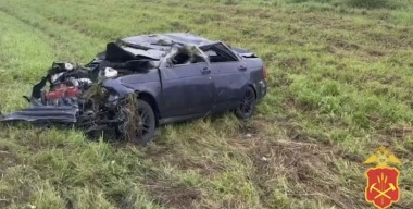 Водителя и пассажирку «Приоры» буквально разорвало на части в ДТП с отбойником