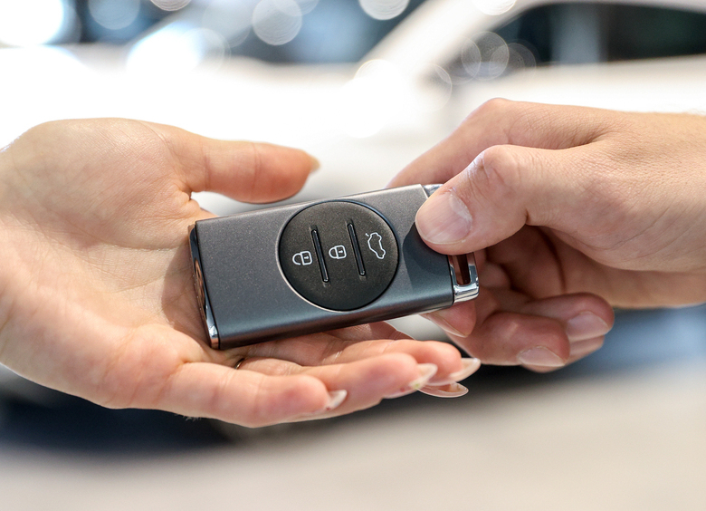 Продажи новых премиальных авто в России подскочили на 30%