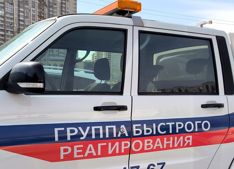 Изображение Женщина на иномарке въехала в толпу перед баром и разгромила заведение