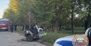 «Весту» с подростками в машине разорвало о дерево, двое погибли