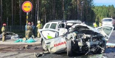 Четыре человека сгорели заживо и еще один разбился в страшном ДТП на Урале