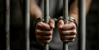 Мужчина с саблей и пистолетом вымогал деньги за парковку на «его» месте
