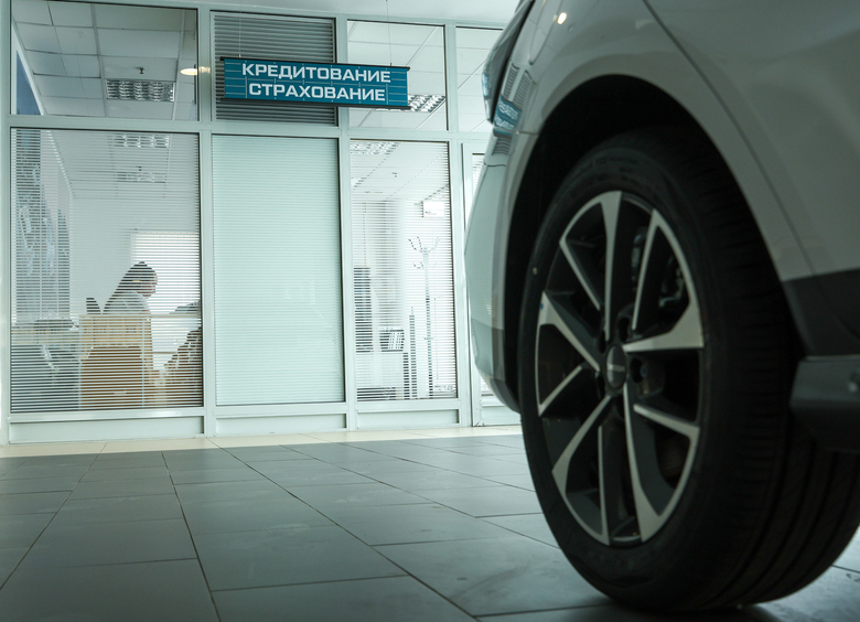 Российские банки сократили выдачу автокредитов
