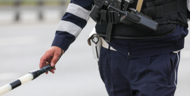 Полиция остановила 17-летнего лихача на трассе пулями в колеса