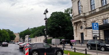 В России призвали ввести годовые парковочные абонементы по месту работы