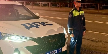 Пьяный юноша протаранил университет, пострадали он сам и его пассажирка
