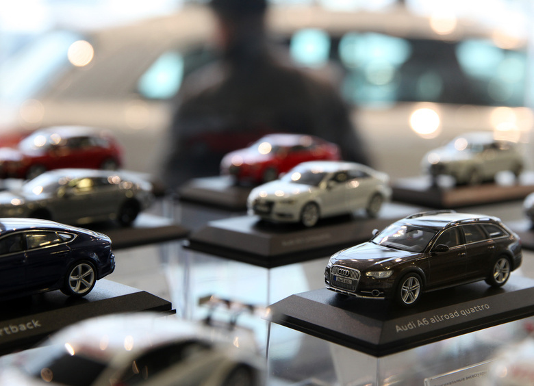 Продажи новых автомобилей в России снова пошли вниз к середине августа
