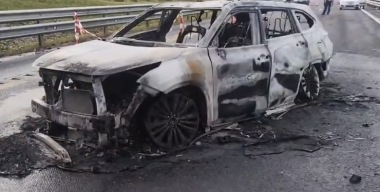 Двое мальчиков сгорели в ДТП, кроссовер ударился об ограждение на М11 «Нева»