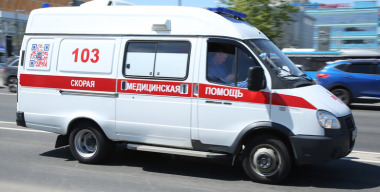 Женщина погибла под колесами КамАЗа в Твери