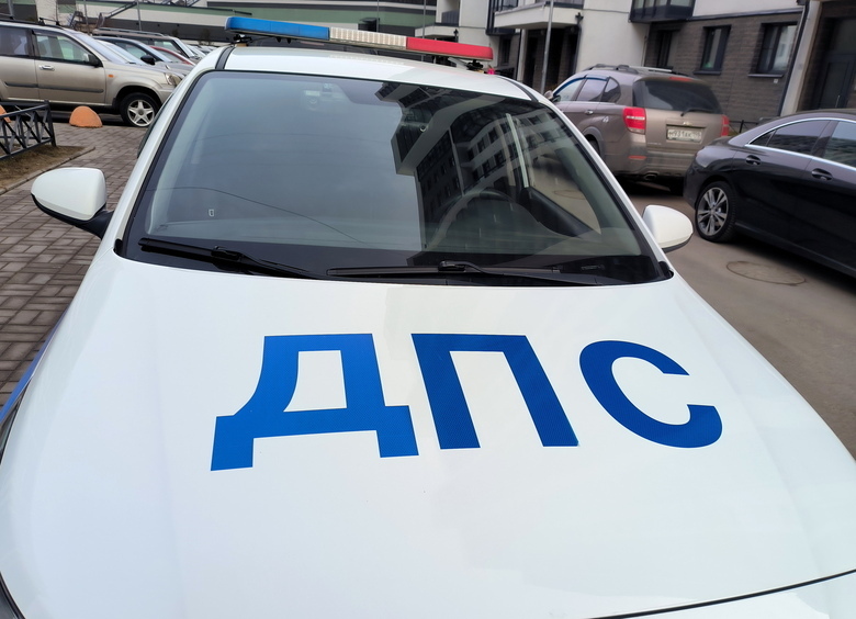 Изображение Водитель автобуса, уснувший за рулем, снес людей на остановке и врезался в столб