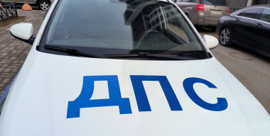 Водитель автобуса, уснувший за рулем, снес людей на остановке и врезался в столб