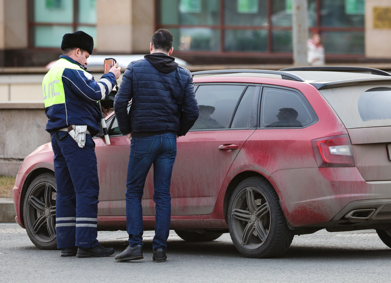 В России призвали заменить штрафы за тонировку стекол авто платным абонементом