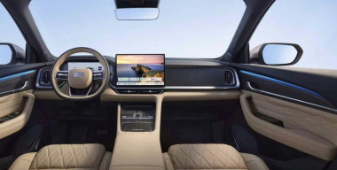 Рассекречены архитектура и салон гибридного Geely Monjaro