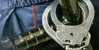 Двое бандитов вывезли мужчину в багажнике «семерки» и держали в заложниках